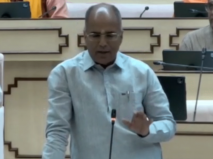 जलदाय मंत्री कन्हैयालाल चौधरी ने जल जीवन मिशन की गड़बड़ियों पर कार्रवाई का जिक्र किया।