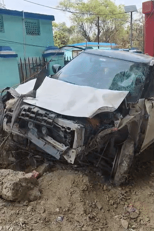 मारुति की डिजायर कार को थाने में खड़ा कर दिया गया है। इसी कार से स्टूडेंट गौरव सिंह ने टक्कर मारी।