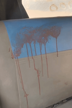 कार ने जिस ऑटो में टक्कर मारी, उस पर अब भी खून के धब्बे लगे हैं।