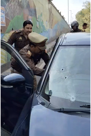 हमलावरों को पता था कि शोएब ही कार चला रहा है, इसलिए ड्राइविंग सीट की तरफ अंधाधुंध फायरिंग की।