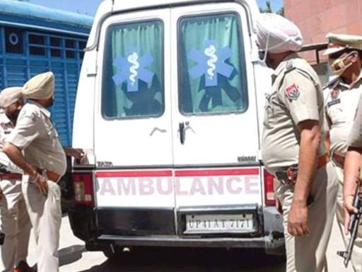 तस्वीर 2013 की है। मुख्तार पंजाब की रोपड़ जेल में बंद था। तब वह इसी एम्बुलेंस का इस्तेमाल करता था।