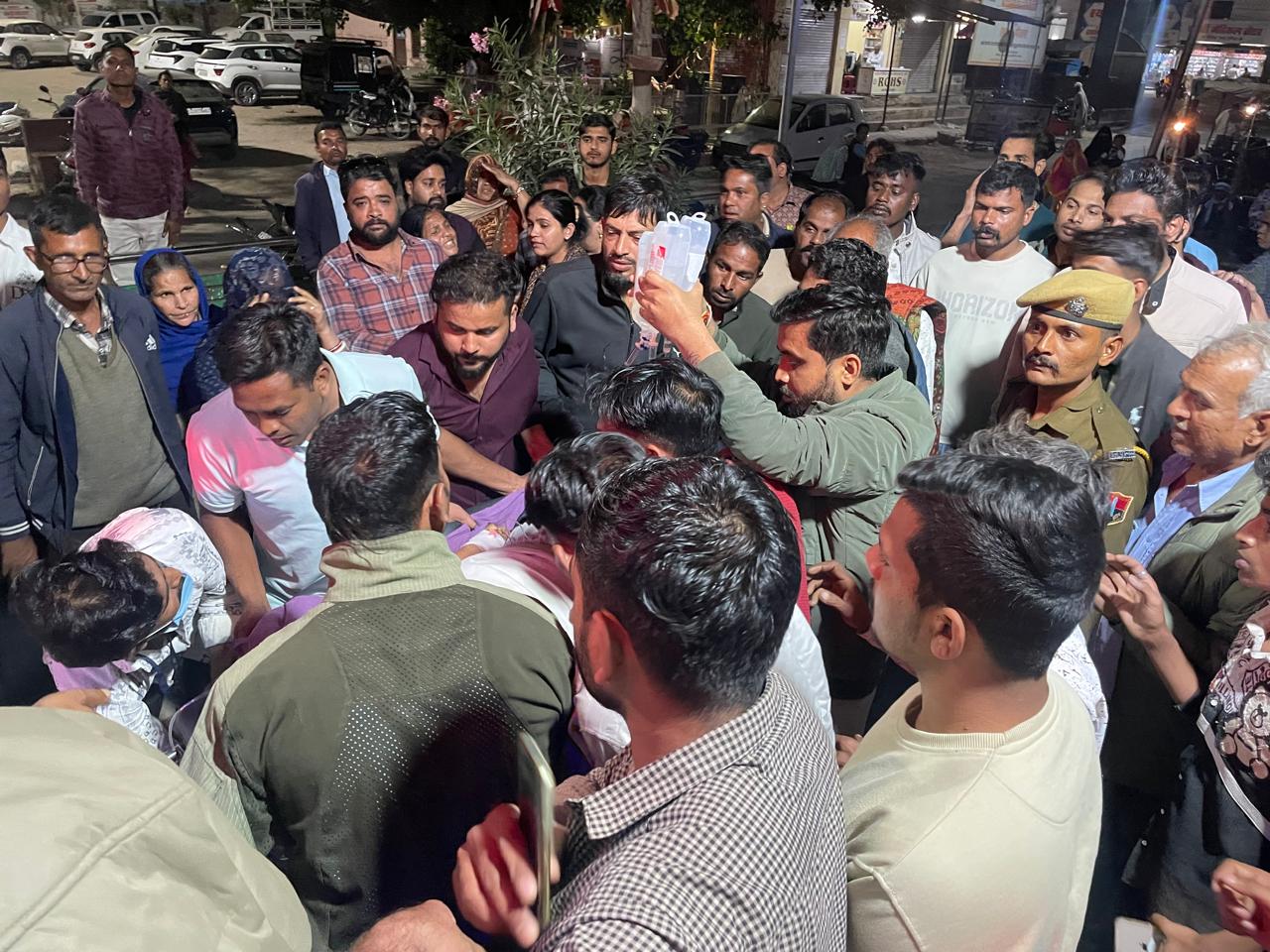 पाली के बांगड़ हॉस्पिटल से गुरुवार देर शाम को प्राथमिक उपचार के बाद कैलाश नागौरा का जोधपुर रेफर किया गया। जहां उनकी मौत हो गई।