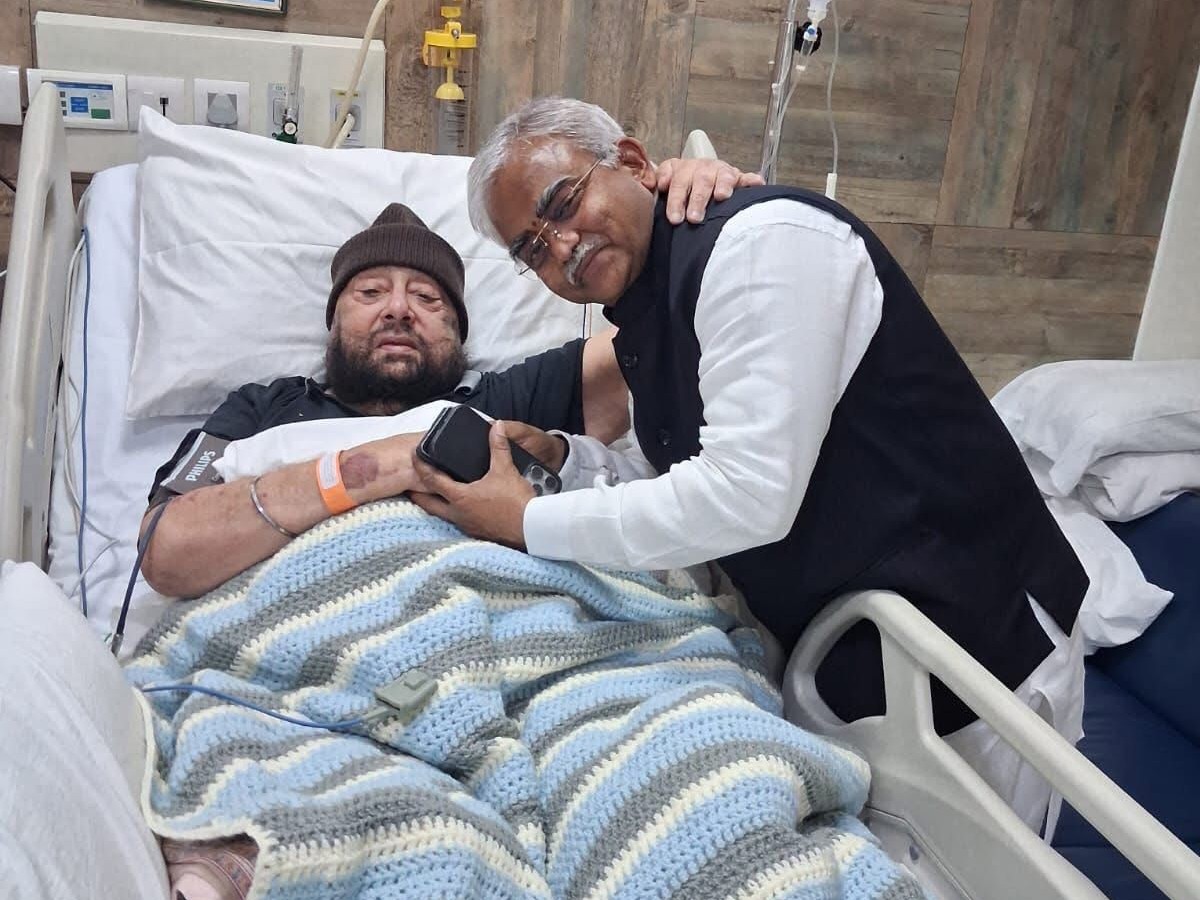 कैप्टन को कांग्रेस में शामिल होने के ऑफर के बाद भाजपा के संगठन मंत्री श्रीनिवासुलु ने अस्पताल पहुंचकर उनसे मुलाकात की। - Dainik Bhaskar