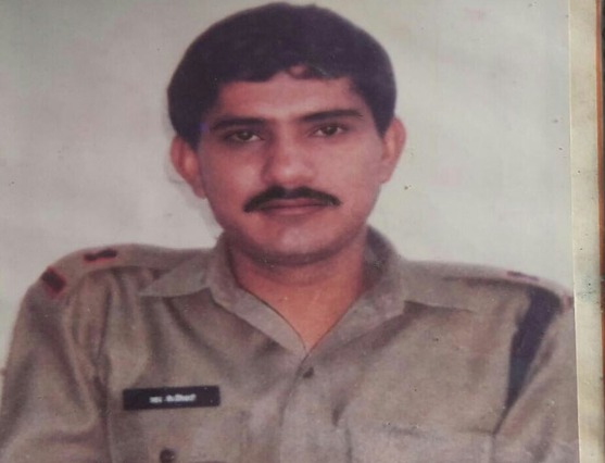 यह जेलर रमाकांत तिवारी की तस्वीर है। इनकी हत्या 1999 में कर दी गई थी। शूटर शोएब बॉबी जेलर हत्याकांड में आरोपी था।