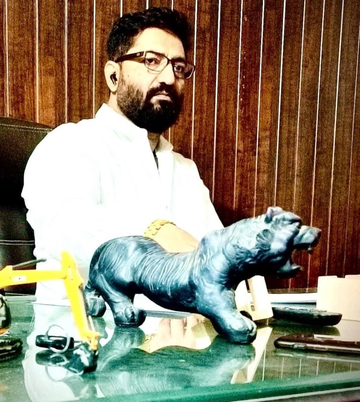 विक्रम के सोशल मीडिया अकाउंट से ली गई तस्वीर।