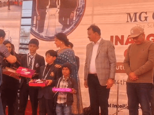 हादसे के बाद उपमुख्यमंत्री प्रेमचंद बैरवा गुढ़ागौड़जी (झुंझुनूं) स्थित एक प्राइवेट स्कूल के कार्यक्रम में पहुंचे। इस कार्यक्रम में बॉलीवुड अभिनेत्री हेमा मालिनी भी शामिल हुईं।