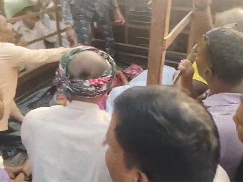 दोनों के शवों का पंचनामा कर पुलिस ने पोस्टमॉर्टम के लिए अस्पताल भिजवाया।