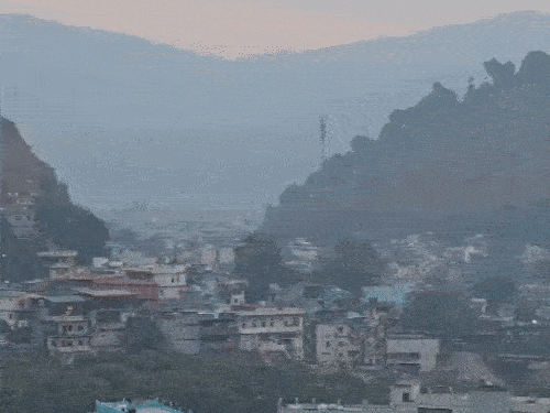 उत्तराखंड के बागेश्वर में ठंडी हवाएं चल रही हैं।