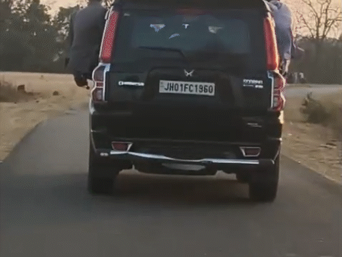 Jashpur Students Dangerous Fairwell Stunts | Car Drift, Bottle Waving VIDEO