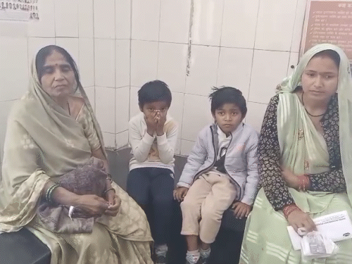 गुरुवार रात अचानक परिवार के कई सदस्यों की तबीयत बिगड़ने लगी। उन्हें उल्टी और दस्त होने लगे।