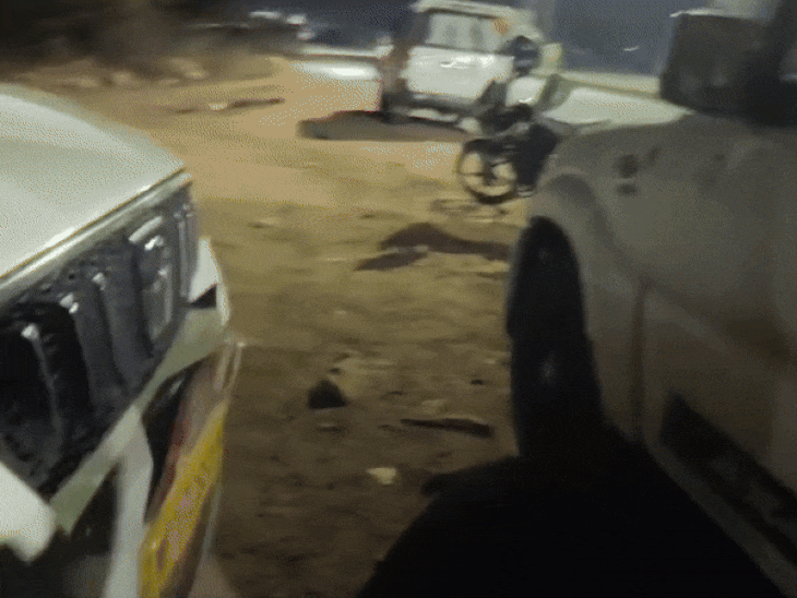 मौके पर खड़ी गाड़ी पर RTO की नेम प्लेट लगी थी।