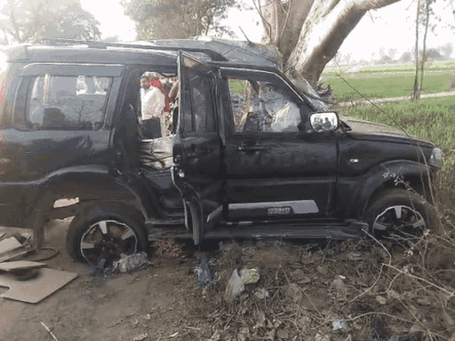 हादसे के बाद तुरंत ही आसपास के लोग बचाव कार्य में जुट गए।