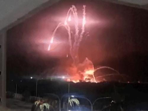 वेनेजुएला के ला ग्वाइरा पोर्ट पर 3 जनवरी को अमेरिकी सेना के हमले का फुटेज।