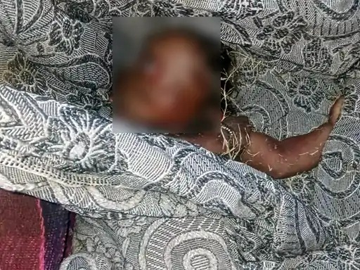 हाथियों के हमले का एक साल का बच्चा भी शिकार हो गया।