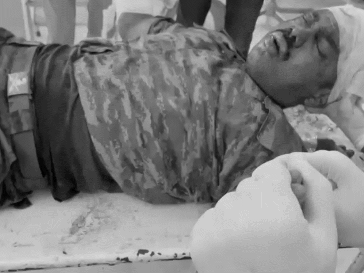 इस हादसे में एक जवान को सबसे ज्यादा चोट आई है। डॉक्टर्स ने प्राथमिक इलाज देने के बाद दो जवानों को अजमेर रेफर कर दिया है।