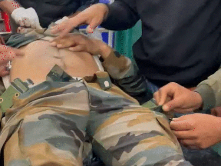 घायल जवानों को मेड़ता के उप जिला अस्पताल लाया गया जहां डॉक्टर्स ने तुरंत उनका इलाज शुरू किया।