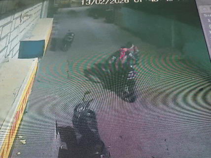 चोरो ने मकान में खड़ी बाइक भी चोरी की और फिर फरार हो गए।