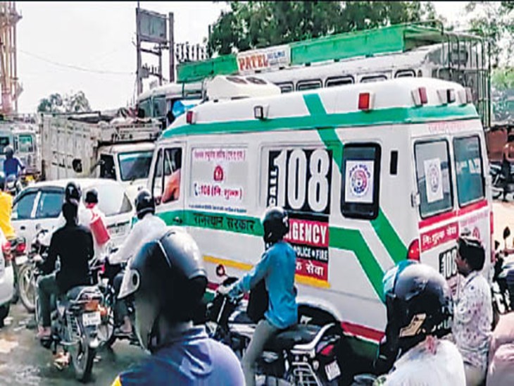 सर्वे में खुलासा हुआ है कि करीब 154 सेंटर्स पर एम्बुलेंस ही नहीं हैं और जहां एंबुलेंस मिली हैं तो उनमें से 4 फीसदी काम की ही नहीं हैं।