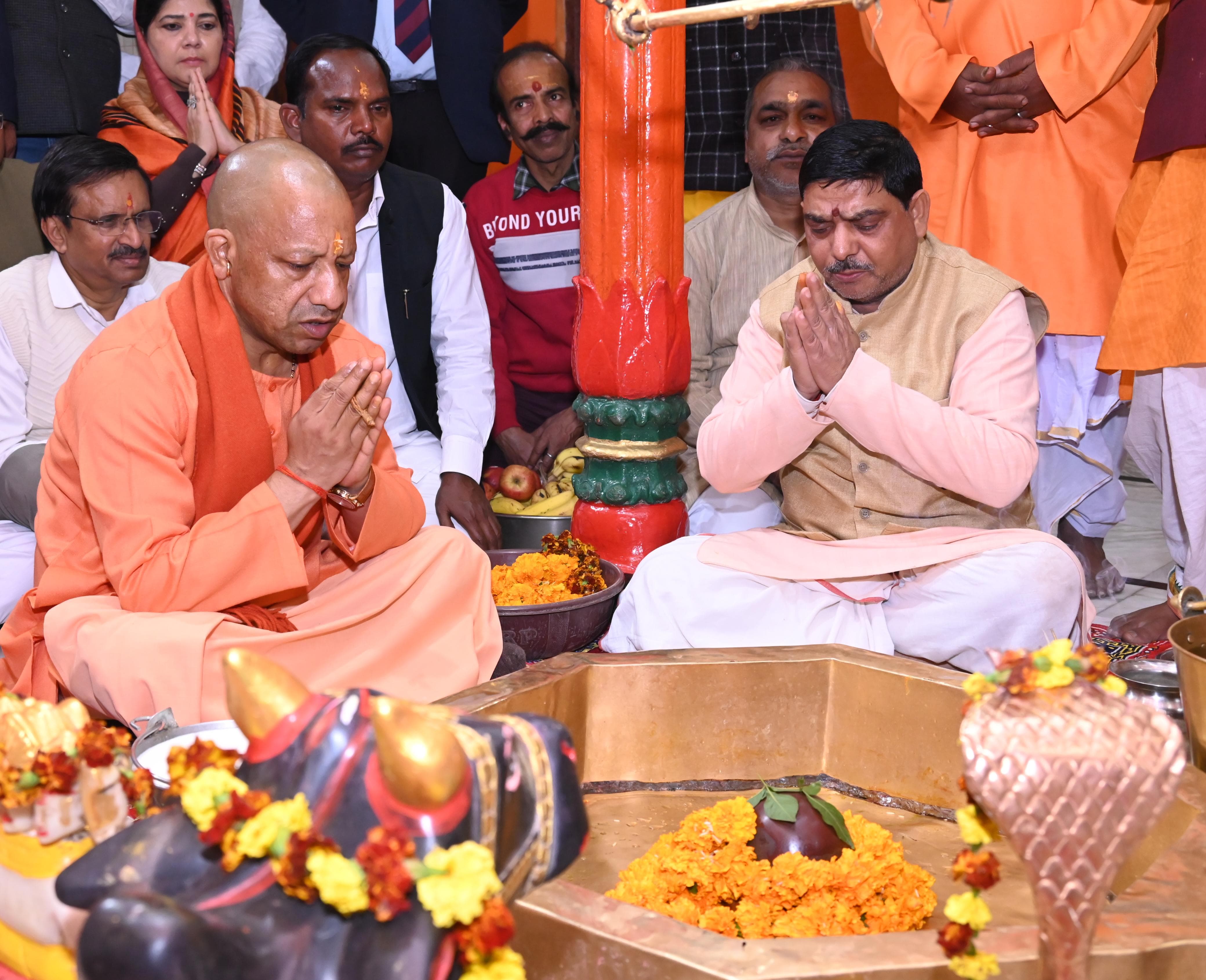 गोरखपुर में सीएम योगी ने किया कल्याण मंडपम का लोकार्पण, सांसद रवि किशन की ली चुटकी