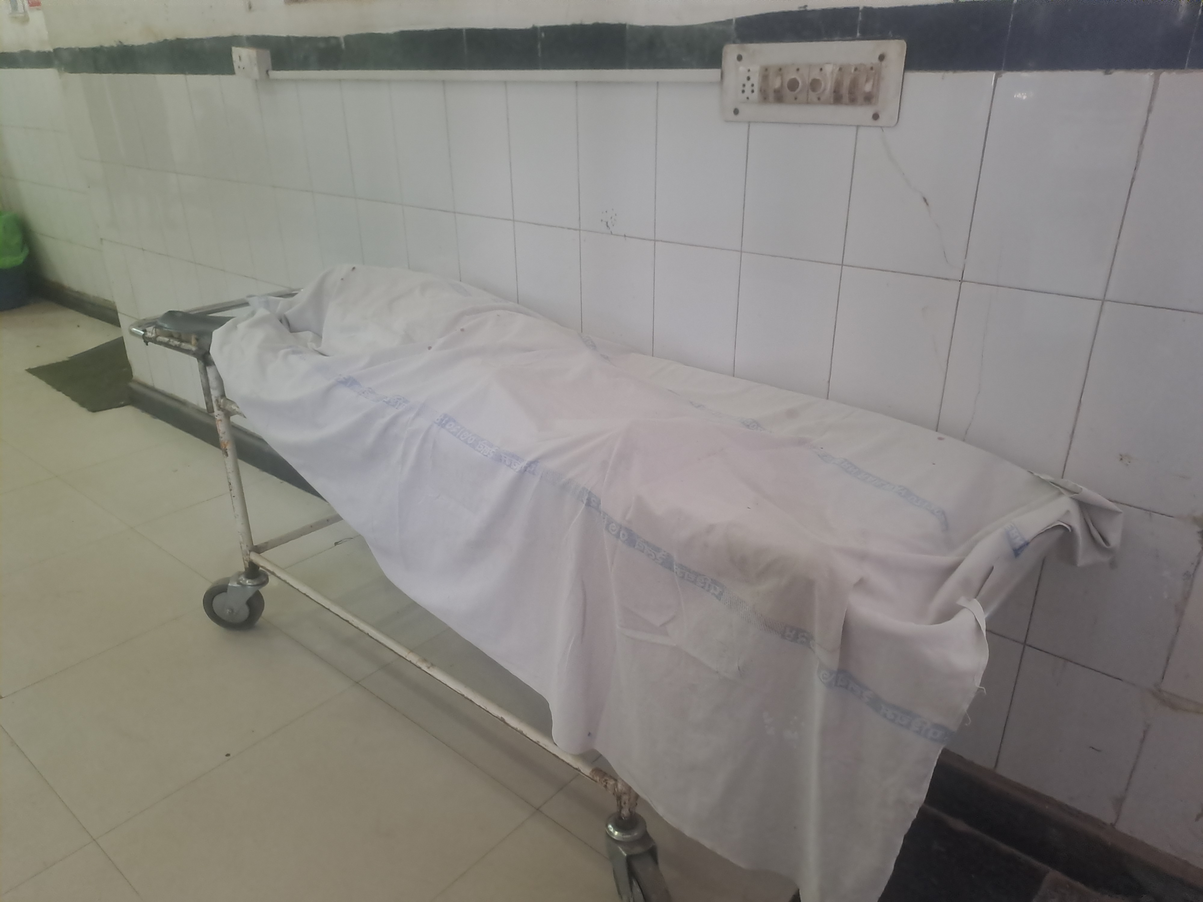 तस्वीर, पांच साल के यशवीर की है। हादसे में बाइक से गिरने के कारण उसकी मौके पर ही मौत हो गई।