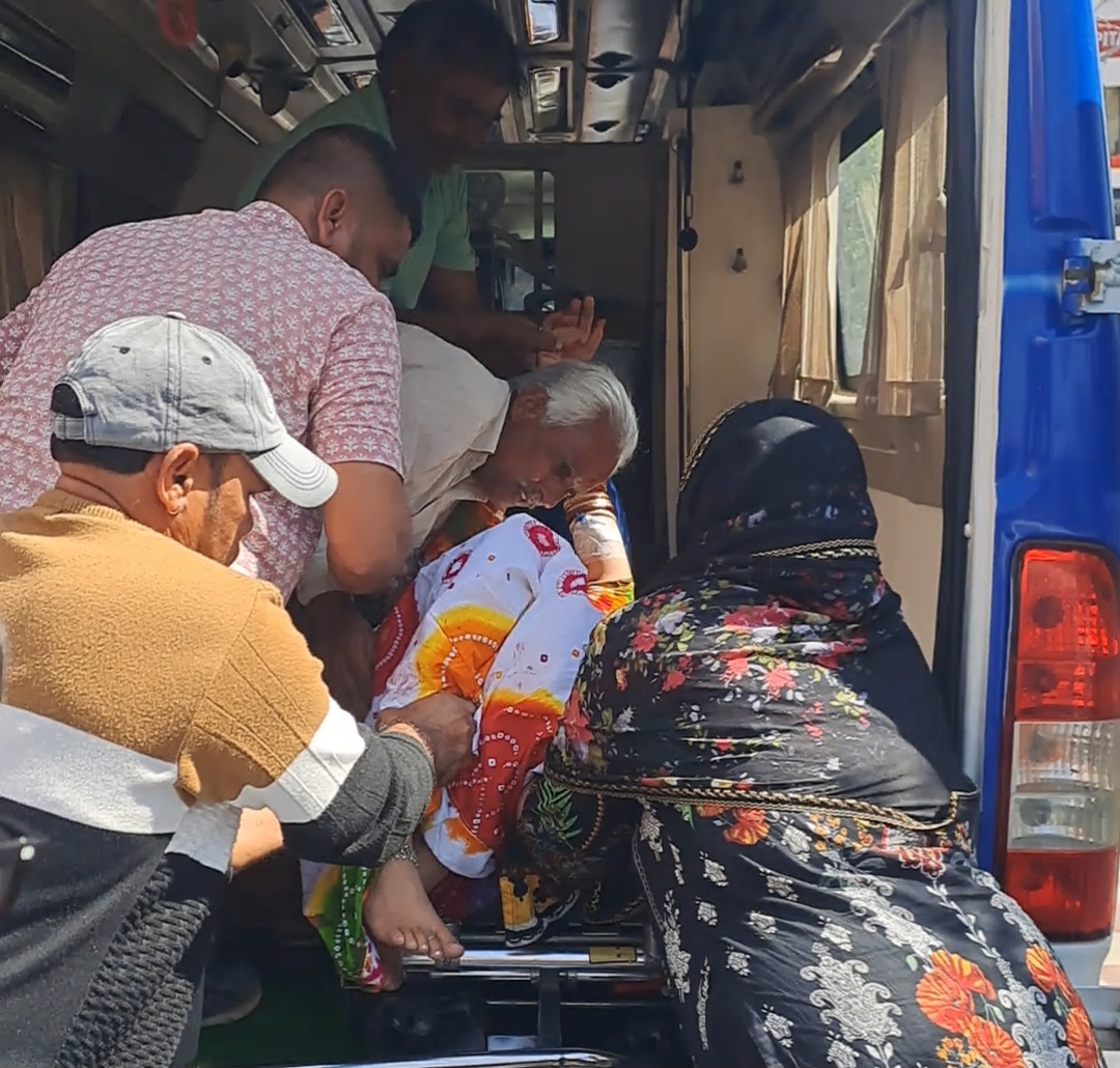 हादसे में घायल प्रेम सिंह, टीना कंवर और देवेंद्र को जोधपुर रेफर कर दिया गया।