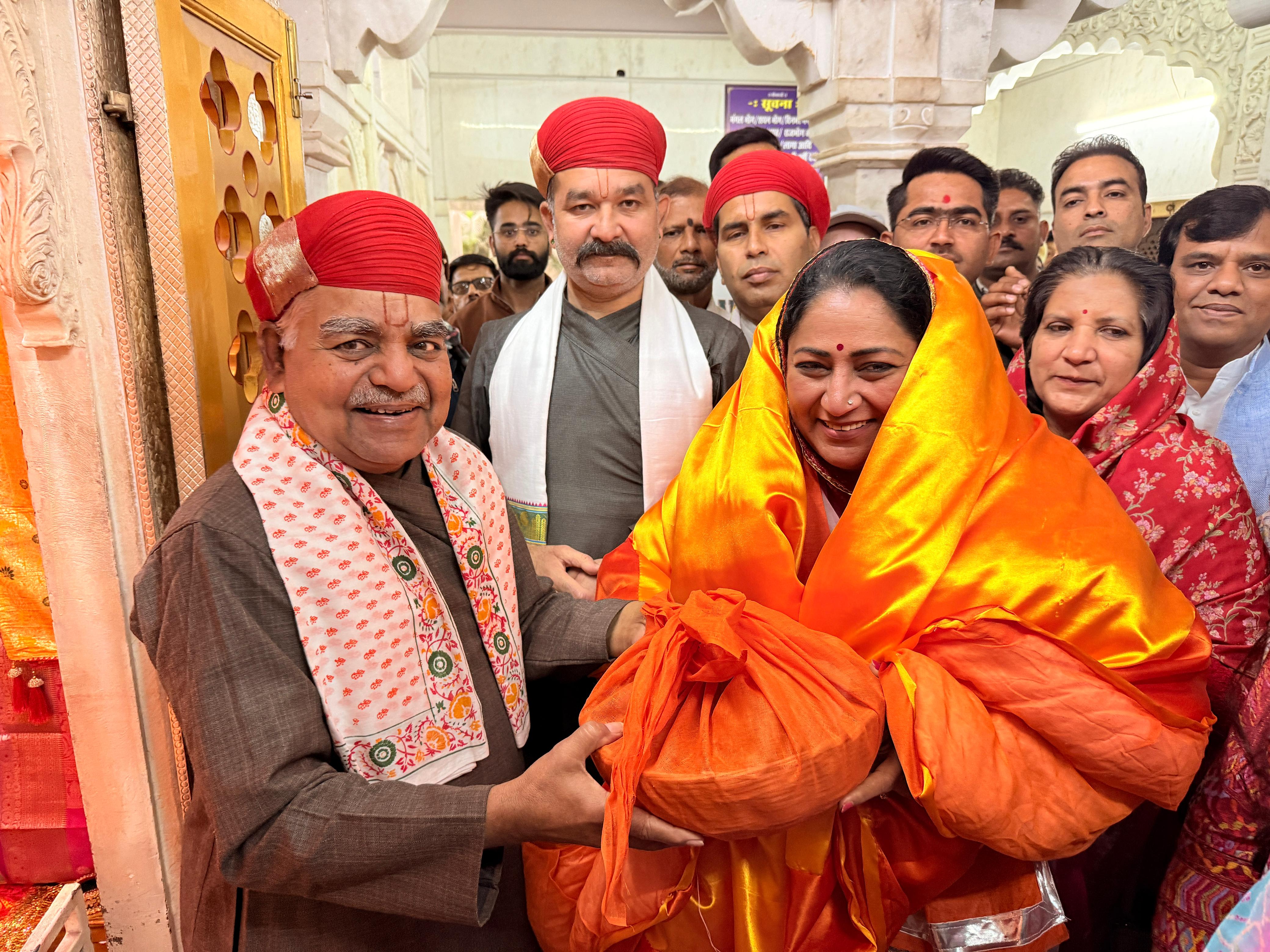 श्रीनाथजी मंदिर में दिल्ली सीएम रेखा गुप्ता का मंदिर परम्परानुसार किया गया।