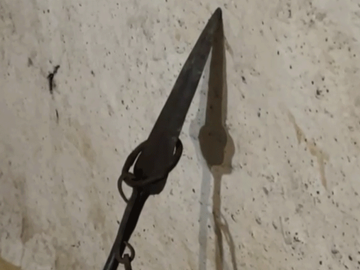 बालोद में सिर्राभाठा गांव के एक घर में बैगा की लाश मिली।