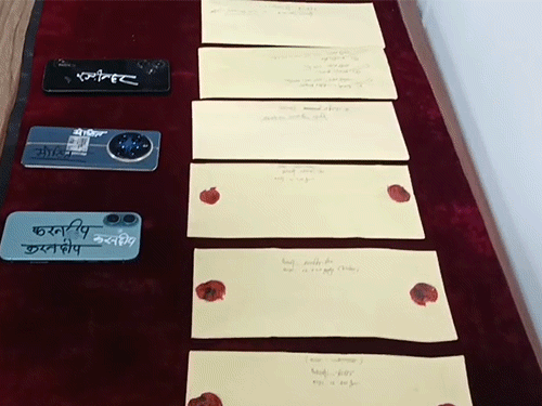 आरोपियों को कब्जे से पुलिस ने मोबाइल बरामद किया था।