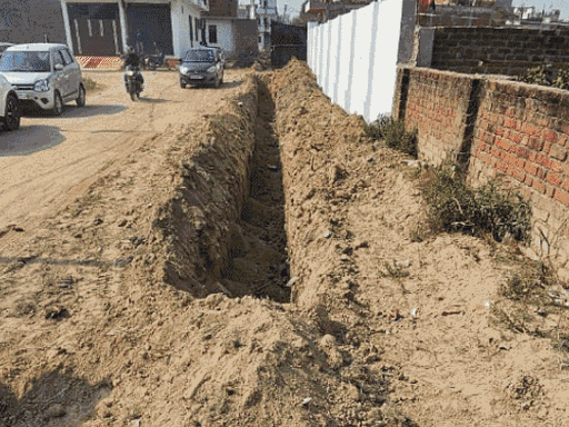 विधायक बेदी राम पर भरवारा मल्हौर वार्ड में नाला पाटकर उसपर दीवार बनाने का आरोप लगा है। यह विवाद करीब 1 साल से चल रहा है।