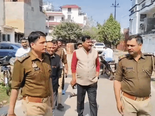 सिपाही के अगवा होने की सूचना पर पुलिस अफसरों ने मौके पर पहुंचकर छानबीन की।