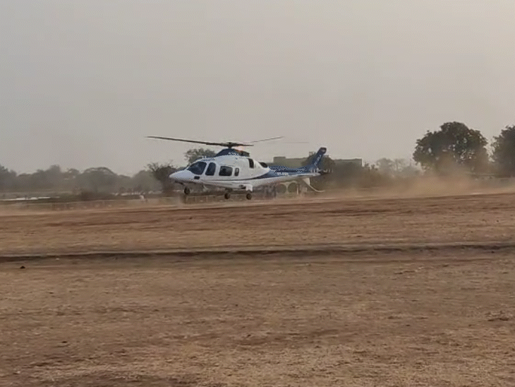 हेलिकॉप्टर हवा में ऊपर उठा और लड़खड़ाने लगा।