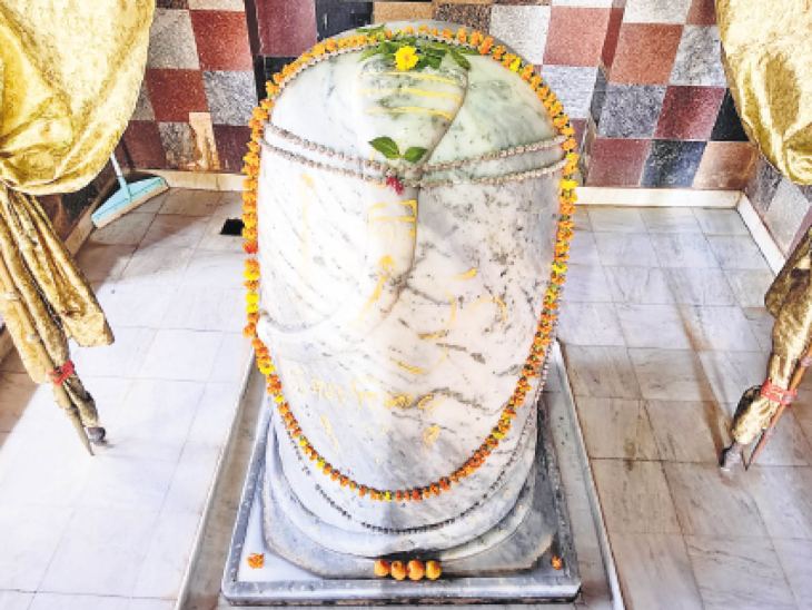 Visit Ekling Alankareshwar Mahadev located in Bhanpur Kalan.