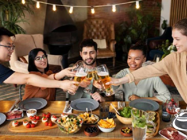 55% जर्मनवासी खाना बर्बाद न हो इसलिए बासी (एक दिन पहले का) भोजन भी खा लेते हैं।  -   प्रतीकात्मक फोटो - Dainik Bhaskar