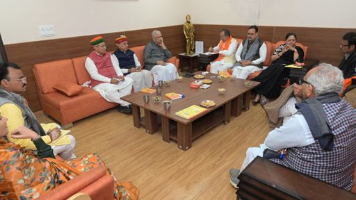 बीजेपी कोर कमेटी की बैठक में प्रदेशाध्यक्ष मदन राठौड़-पूर्व सीएम वसुंधरा राजे, कृषि मंत्री किरोड़ी लाल मीणा, और डिप्टी सीएम