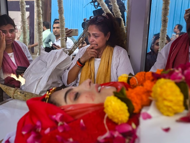 तुनिषा को लाल जोड़े में अंतिम विदाई दी गई थी।