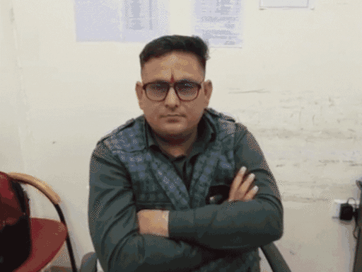 एसीबी ने नगर निगम जयपुर में पशु प्रबंधन शाखा के दो डॉक्टरों और एक संविदाकर्मी को रिश्वत लेते हुए रंगे हाथों गिरफ्तार किया।