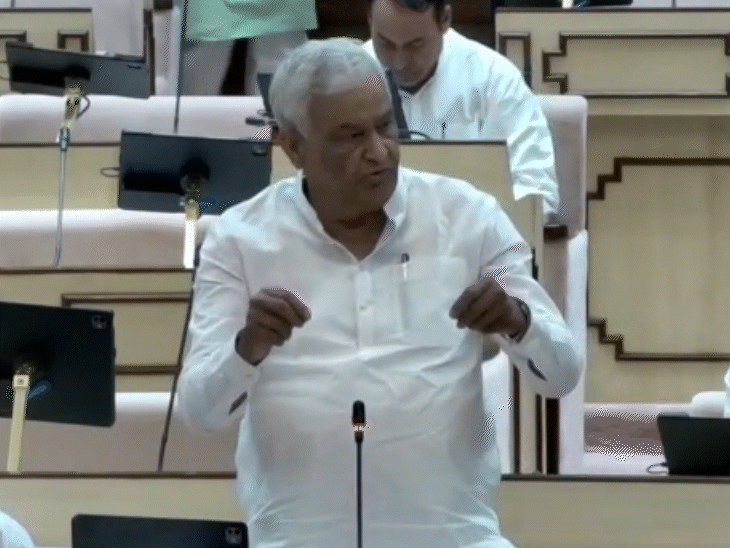 कृषि मंत्री किरोड़ी लाल मीणा ने विधानसभा में फसल बीमा योजना में हुई गड़बड़ियों का जिक्र किया।