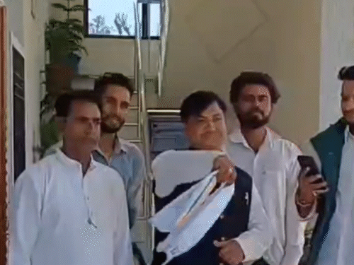 वीडियो वायरल होने के बाद नरेश सिंधी ने गोविंद सिंह डोटासरा का गमछा डांस भी करके दिखाया था।