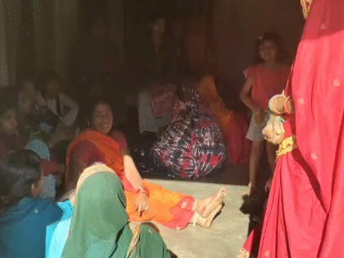 लोगों से कहा कि, हमारी खुशी-खुशी करें विदाई।