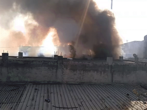 सोमवार सुबह राजस्थान के भिवाड़ी की केमिकल फैक्ट्री में आग लग गई। डेढ़ घंटे की मशक्कत के बाद काबू पाया जा सका। - Dainik Bhaskar