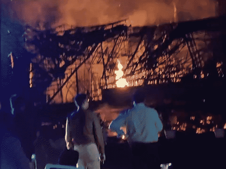 मैरिज रिसेप्शन के दौरान आग लगने से अफरा-तफरी मच गई।