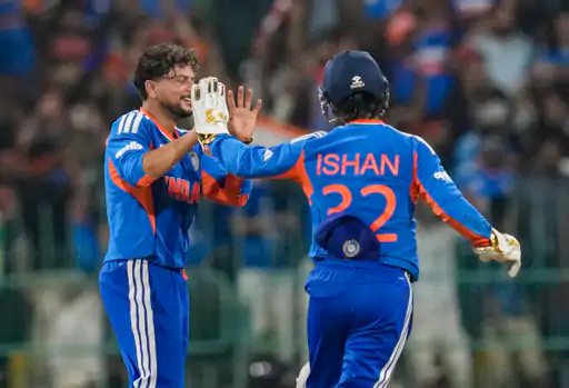 कुलदीप यादव और ईशान किशन ने 1-1 कैच छोड़ा।