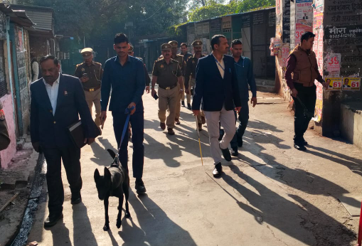 डॉग और बम स्क्वॉड को कोई संदिग्ध वस्तु या व्यक्ति नहीं मिला।