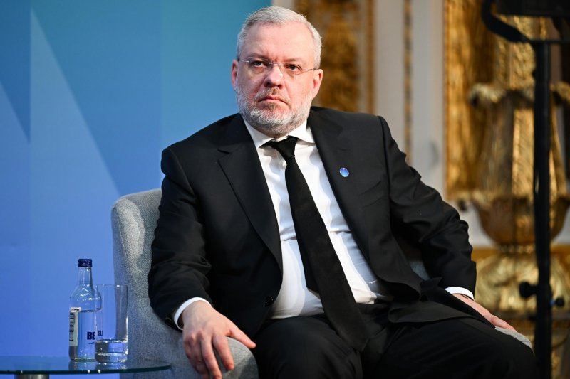 नवंबर 2025 में भ्रष्टाचार जांच के कारण गलुश्‍चेंको को इस्तीफा देना पड़ा था।