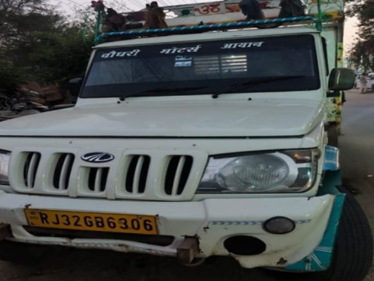 पिकअप वाहन (RJ-32 GB-6306) बरामद किया गया।