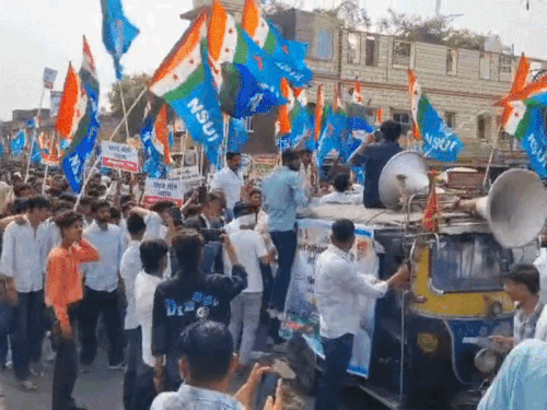सीकर में आज छात्र हेतु की मांगों को लेकर छात्र संगठन NSUI ने विरोध प्रदर्शन किया। - Dainik Bhaskar