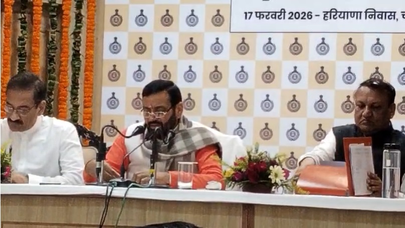 सीएम नायब सैनी के साथ सीपीएस आरके खुल्लर, प्रधान सचिव अरुण गुप्ता और डीपीआर केएम पांडुरंग मौजूद रहे।