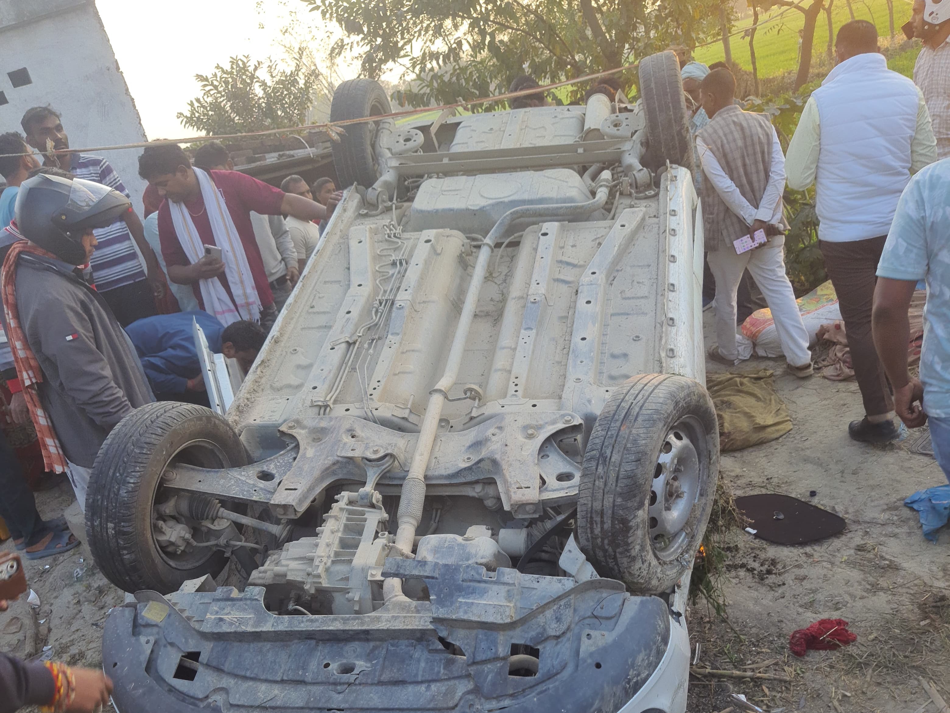Mau Car Accident | Child Save Attempt Injures Five