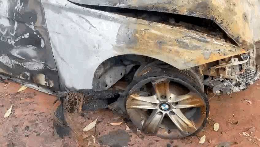 आग लगने के बाद जंजर BMW