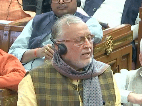 विपक्ष के सवालों का जवाब देते हुए वित्त मंत्री सुरेश खन्ना।